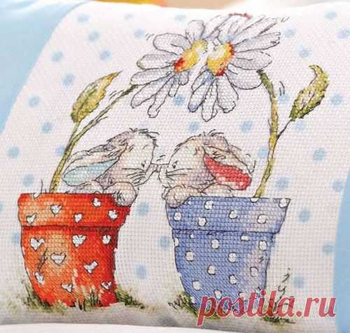 Зайчата в цветочных горшочках.
