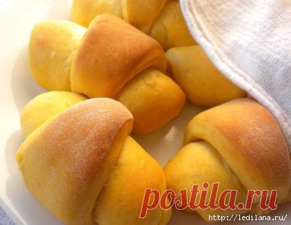 Сладкие тыквенные булочки-рогалики.