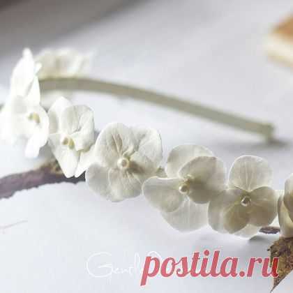 ободок для волос с белоснежными цветами гортензии с буминами -