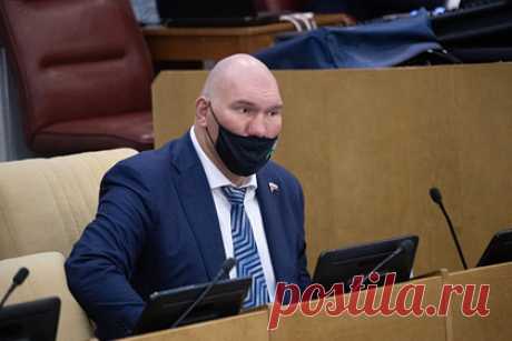 Валуев оценил вероятность массовой смены спортивного гражданства россиянами. Бывший чемпион мира по боксу, а ныне депутат Госдумы Николай Валуев назвал предательством возможную смену спортивного гражданства россиянами. Он предположил, что атлеты из России массово не пойдут на такой шаг. Кроме того, Валуев призвал российские спортивные организации оспаривать отстранение.