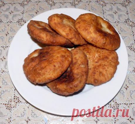 Сырные лепёшки с любой готовой начинкой.