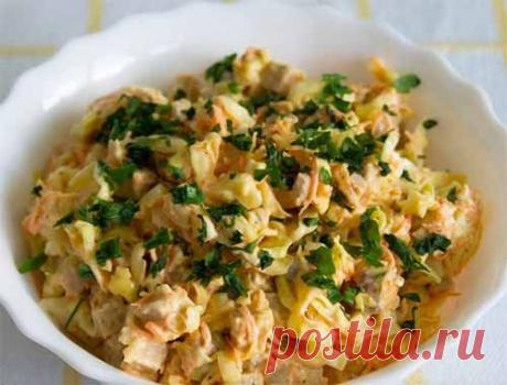 Мясной салат с капустой и морковью