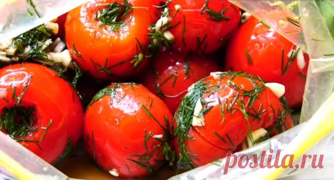 Закуска из помидоров «Ум отъешь»: настоящее объедение  



Предлагаю еще один вариант бесподобной закуски с говорящим названием: закуска из помидоров «Ум отъешь».
 Быстрые томаты, приготовленные в пакете, получаются плотными, с легкой острой ноткой, очен…