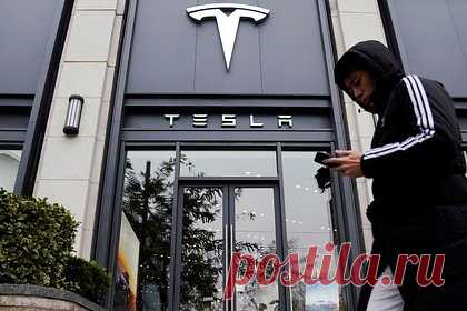 Акции Tesla обрушились. Акции Tesla подешевели на 12 процентов после публикации квартального отчета. Компания Илона Маска заявила об увеличении выручки от продаж электрокаров на один процент и предупредила, что в 2024-м темпы роста объемов производства могут оказаться «значительно ниже» показателей 2023 года, что разочаровало инвесторов.