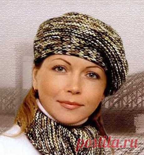 Описание для тех, кто хочет связать берет платочной вязкой своими руками.
Все ряды вяжутся только лицевыми петлями (платочная вязка).
* На спицы набираем 66 петель. В каждом втором ряду убавляем по две петли 17 раз с левого края полотна. Правый край полотна не убавляем. После 22 ряда начинаем убавлять и справа: в каждом втором ряду 6 раз по 3 петли. Через 22+14=36 рядов на спицах должно остаться 14 петель.*
Снова добираем из кромочных петель полотна слева 34 петли, а справ...