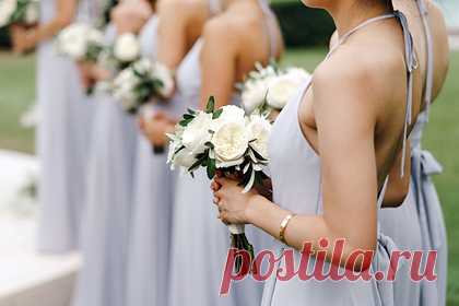 Сестра жениха явилась на торжество в свадебном платье и разозлила невесту. Сестра жениха явилась на церемонию бракосочетания в старом свадебном платье и разозлила невесту. Автор публикации надела на праздник подвенечный наряд и подчеркнула, что невеста и жених одобрили ее образ. Однако после церемонии брат перестал с ней разговаривать, поскольку его супруга затаила обиду.