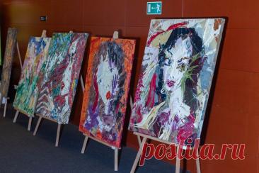 Картина Настасья Филиповна Главная героиня Екатерина Лебедева художник
Когда я писала картину ”Настасья Филипповна” из книги ”Идиот” Ф.М.Достоевского, то представляла её жизнь, как одну из своих прошлых жизней. Картина является симбиозом персонажа из книги и моего видения её глубоких переживаний, эмоций. Я хотела передать внутреннее состояние главной героини, когда её красота становится предметом торга.