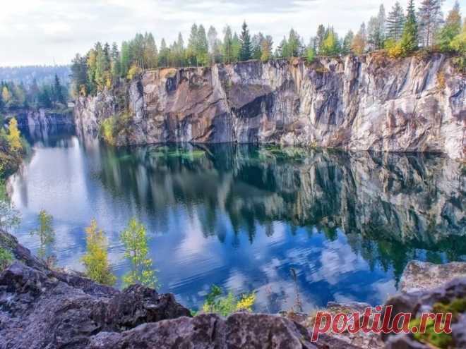 #ПриродаРоссии
 Горный парк Рускеала, Мраморный каньон и водопады Ахинкоски-Карелия
 Карелия — удивительный край. Стремительные бурные реки соседствуют здесь с первозданным лесом, а суровые гранитные скалы — с большими и малыми озерами. Живописное озеро, гроты, шахты, мраморные горы и потрясающие виды всё это- впечатляет!
