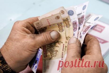 Названа доля живущих не по средствам россиян. Почти каждый десятый россиянин (9 процентов) живет не по средствам и тратит больше, чем планировал. Об этом свидетельствуют результаты исследования сервисов «Работа.ру» и «Подработка». Также стало ясно, что большинство (64 процента) респондентов время от времени сталкиваются с непредвиденными тратами.