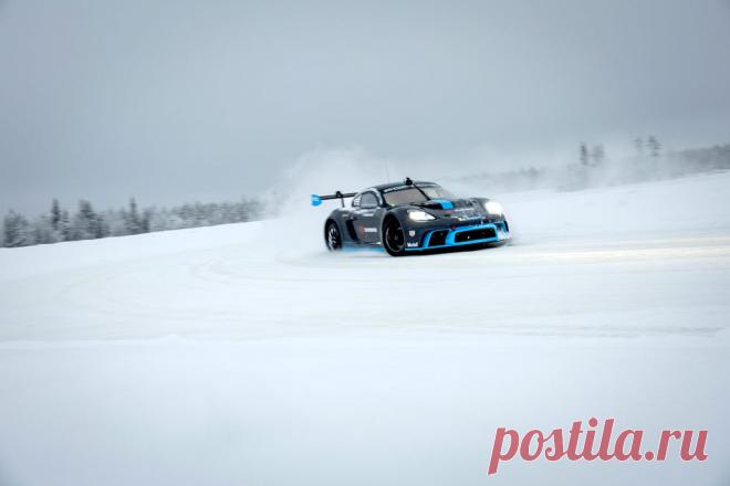 View Photos of the Porsche 718 Cayman GT4 E-Performance