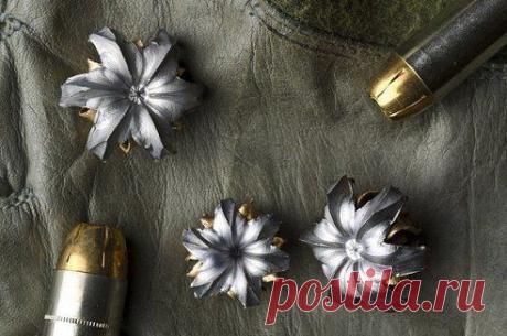 Смертоносная красота

Экспансивные пули - самые опасные, запрещены Гаагской конвенцией еще 100 лет назад. Попадая в тело, они сильно расширяются, образуя страшные каналы. Разрывают мягкие ткани, дробят кости. В 99% случаев приводят к смерти.
•••