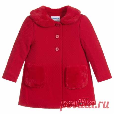 Girls Red Cotton Coat Younger girls red coat from Mayoral, made in soft cotton, with a raised waffle pattern. It is lightly padded and has a soft fleece lining. The collar and pockets are made in soft faux fur, with front button fastening.
