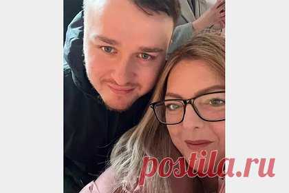 Пара с большой разницей в возрасте рассказала о минусах таких отношений. Блогерша из английского города Бернли Мел Мун и ее молодой муж Альфи рассказали о минусах отношений с большой разницей в возрасте. 43-летняя Мел замужем за 30-летним Альфи уже два года. По словам пары, их часто принимают за мать и сына. Кроме того, у супругов разное время отхода ко сну.