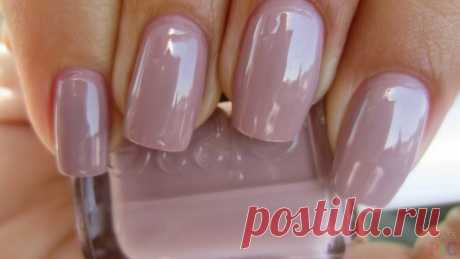 Простой бежевый маникюр