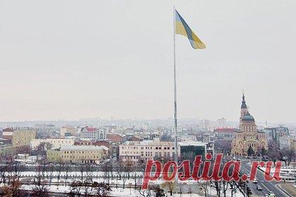 В Харькове обещавший скидки за сдачу русских книг книжный магазин облили краской. В Харькове краской облили фасад магазина Vivat, который обещал получение скидки в размере 30 процентов на следующий чек за сдачу книг на русском языке в качестве макулатуры: «Поставь русскую книгу в угол. За каждые пять килограммов макулатуры — скидка 30 процентов на чек на следующую покупку».