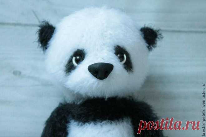 Вяжем крючком милого медвежонка-панду