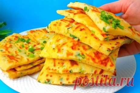 Лепешки без раскатки теста с сыром и луком – рецепт с фото