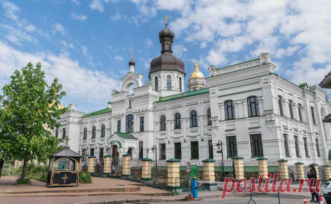 Власти Украины решили открыть в Киево-Печерской лавре музей Ивану Мазепе. 11 июня в Киево-Печерской лавре провели панихиду по Ивану Мазепе. Минкульт Украины сообщил, что после реставрации на территории лавры откроют музей имени гетмана, на которого РПЦ наложила анафему. Константинополь ее не признает