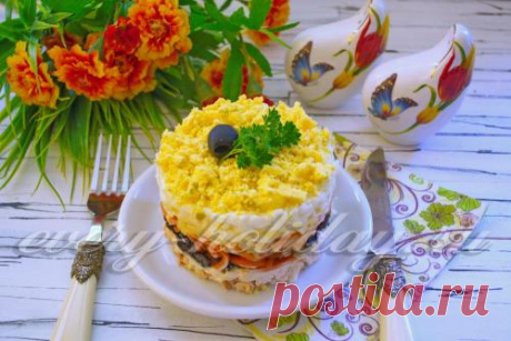 Салат "Марсель" с филе курицы, черносливом и корейской морковью