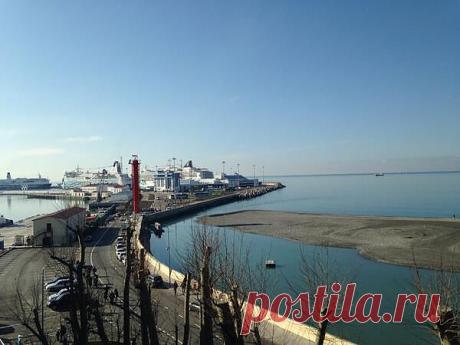 Вид на сочинский порт с крыши. Красота!