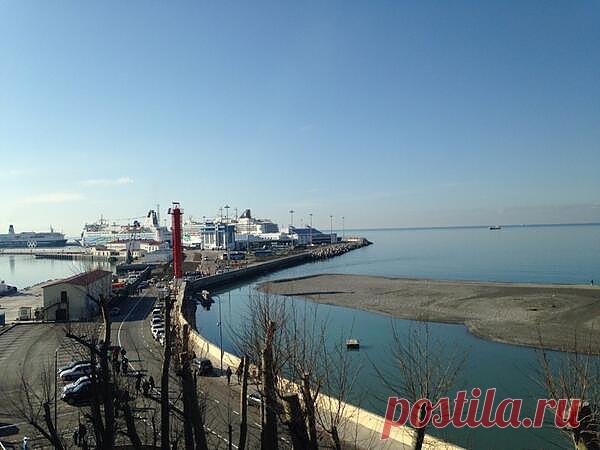 Вид на сочинский порт с крыши. Красота!