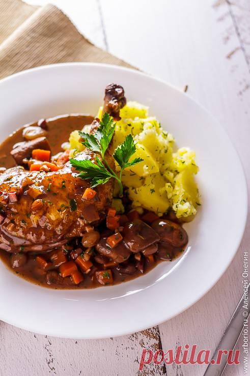 «Петух в вине» (с курицей в главной роли)