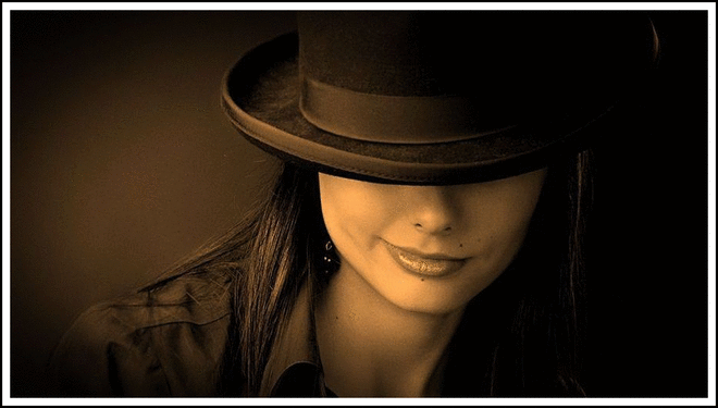 Я спущен был безмерно-низко В глубокий сон,как в тьму могил,Но вестник солнечного диска Меня поутру разбудил.