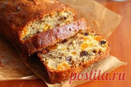 Кекс с сухофруктами
Ингредиенты:
Сливочное масло 200г
Сахар 150г
Яйца 4шт.
Изюм 150г
Курага 100г
Чернослив 100г
Орехи 150г
Мука 300г
Разрыхлитель 3ч.л.
Приготовление:
1. Первым делом замачиваем сухофрукты в горячей воде, оставляем на 15 минут. Это придаст им мягкость + избавит от вредной магазинной обработки.
Тем временем режем на кубики сливочное масло, растираем с сахаром. Разбиваем в эту же миску яйца, мешаем. Отодвигаем в сторонку полученную смесь.
2. Ополаскиваем сухофрукты и режем на м