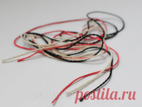 Сильные заговоры на нить — красную, белую и черную Многие слышали о нити-талисмане — красной, белой или черной. Пришла пора узнать, что это за талисманы, в чем конкретно они помогают и как их можно заговорить на успех и удачу.