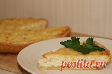 Открытый рыбный пирог Ингредиенты:Минтай — 2 шт.Сметана (20%) — 130 млМука — 1 стак.Масло сливочное — 60 гМорковь — 1 шт.Лук репчатый — 1 шт.Рис — 45 гСыр — 50 гЯйцо — 1 шт.Соль — по вкусуПерец — по вкусуМасло растительное — 2 ст....