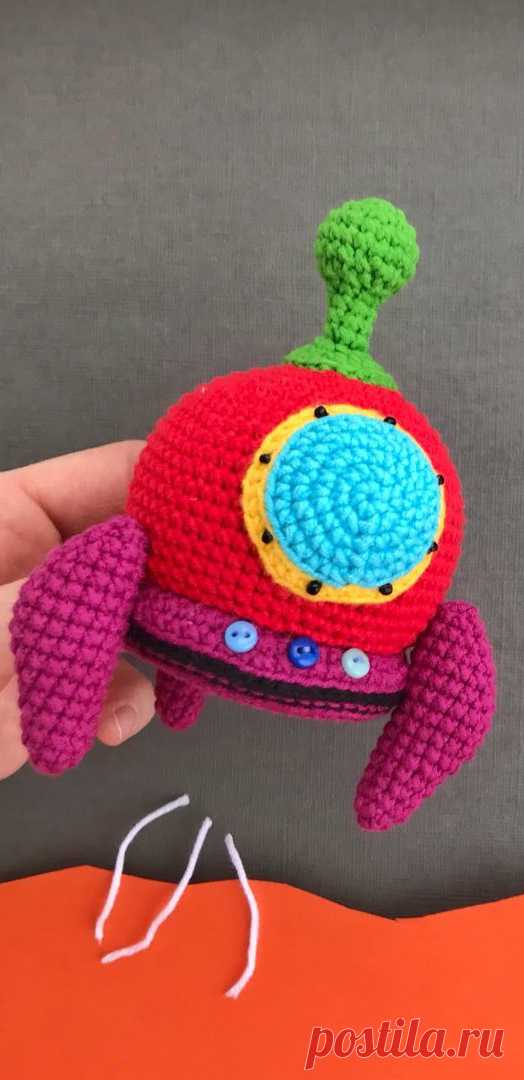 PDF Спутник крючком. FREE crochet pattern; Аmigurumi toy patterns. Амигуруми схемы и описания на русском. Вязаные игрушки и поделки своими руками #amimore - Космическая ракета, космолёт, космос, спутник.
