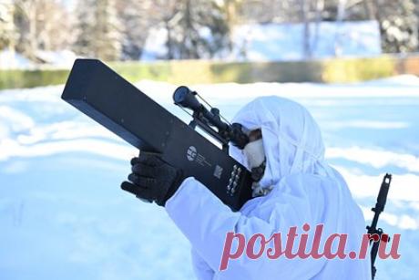 Офицер отряда «Шторм» рассказал о борьбе с дронами в зоне СВО. Российские военные в зоне проведения СВО работают над тем, чтобы лучше противостоять дронам. Об этом рассказал замкомандира отряда «Шторм» 136-й отдельной мотострелковой бригады Сухопутных войск России с позывным Лотос. При этом, по словам Лотоса, сегодня нет гарантированных средств противодействия.