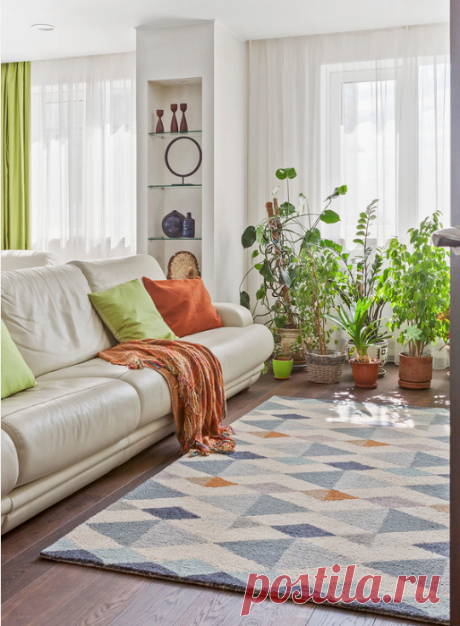 А кто поливает ваши цветы, когда вы уезжаете в отпуск? Кому-то оставляете ключи или купили автополив? Расскажите)