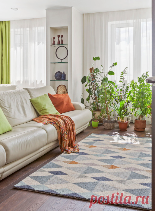 А кто поливает ваши цветы, когда вы уезжаете в отпуск? Кому-то оставляете ключи или купили автополив? Расскажите)