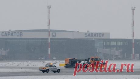 В аэропорту Саратова ввели временные ограничения. В аэропорту Саратова временно ограничили прилет и вылет самолетов. Об этом в своем Telegram-канале сообщил представитель Росавиации Артем Кореняко. Он отметил, что в воздушной гавани Гагарин приостановили прием и отправку воздушных судов. ...