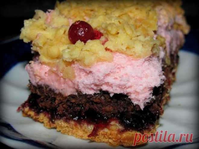 «Пирог Гагарина» — так называется мой излюбленный десерт! Готовится очень хитро…