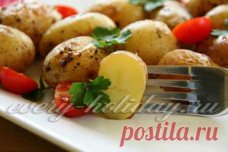 Картофель с чесноком и прованскими травами, запеченный в духовке