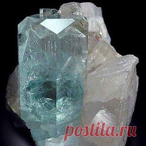 фото камней аквамарин - Поиск в Google