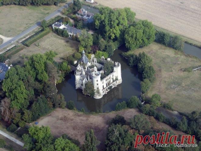 Замки Франции: Château de la Mothe-Chandeniers  Мастерок.жж.рф