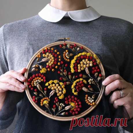 Настоящие цветы в вышивке! Как такое может быть? Мастерица Ольга Принку настоящая волшебница! Посмотрите, какую красоту творит | Вышивка is Love | Яндекс Дзен