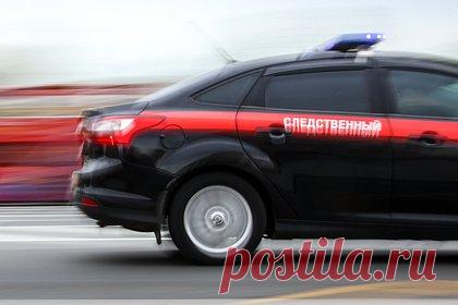 Россиянин застрелил двоюродного брата во время застолья и попал под следствие. В Иркутской области суд рассмотрит дело 36-летнего мужчины, обвиняемого в убийстве двоюродного брата и покушении на убийство его жены. 17 июля две супружеские пары собрались выпить. Во время застолья потерпевший поссорился с возлюбленной фигуранта. Тогда обвиняемый взял ружье и выстрелил в обидчика супруги.