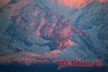 Рассвет на Северо-Чуйском хребте, Горный Алтай, Россия