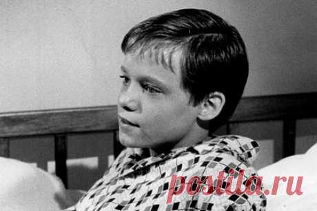Умер знаменитый в детстве актер Лэнс Кервин. На 63-м году жизни умер знаменитый в детстве актер Лэнс Кервин, снявшийся в таких проектах, как «Джеймс в 15», «Участь Салема» и «Самый одинокий бегун». О кончине артиста сообщила его дочь Савана. Причина смерти Кервина не раскрывается. В фильмографии бывшего ребенка-звезды насчитывалось более 50 проектов.