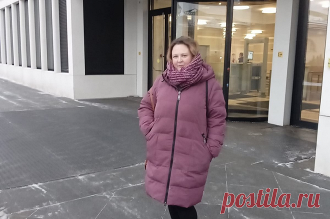 Били, угрожали насилием. «Профессиональные соседи» закошмарили москвичку. Через ад пришлось пройти Наталье Соиной, когда свекровь продала свою долю в их «трешке» в Строгино «профессиональным соседям». Рейдеры заставляли женщину продать свою квартиру, избивая ее и ребят, ломая мебель, устраивая из жилья притон.