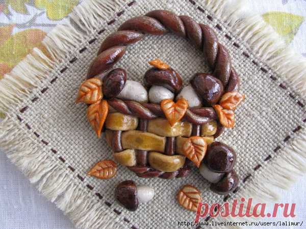 Корзинка с грибочками из соленого теста