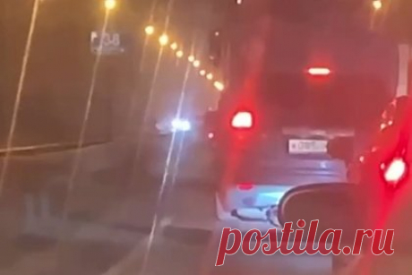 Собянин сообщил об отражении атаки БПЛА в Подмосковье. Обломки дрона упали на шоссе. Система противовоздушной обороны (ПВО) сбила летевший к Москве беспилотник, сообщил мэр столицы Сергей Собянин. Градоначальник уточнил, что инцидент произошел в Богородском городском округе. Разрушений и пострадавших в результате падения обломков предварительно нет. На месте работают экстренные службы.
