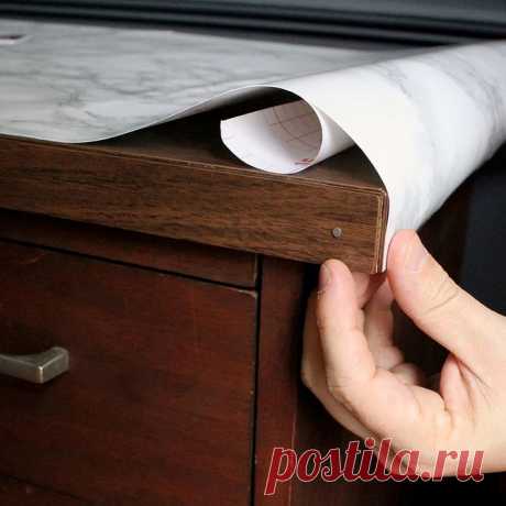Как клеить самоклеящуюся пленку: обклеиваем мебель, холодильник, дверь пошагово с фото