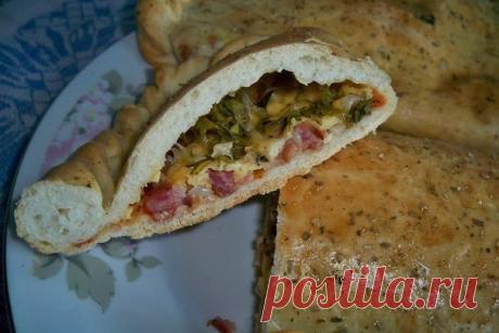 Как приготовить пицца кальцоне с домашней колбаской и сыром - рецепт, ингредиенты и фотографии