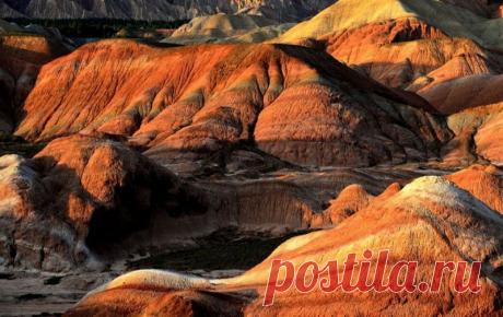 Цветные горы: очередная загадка природы