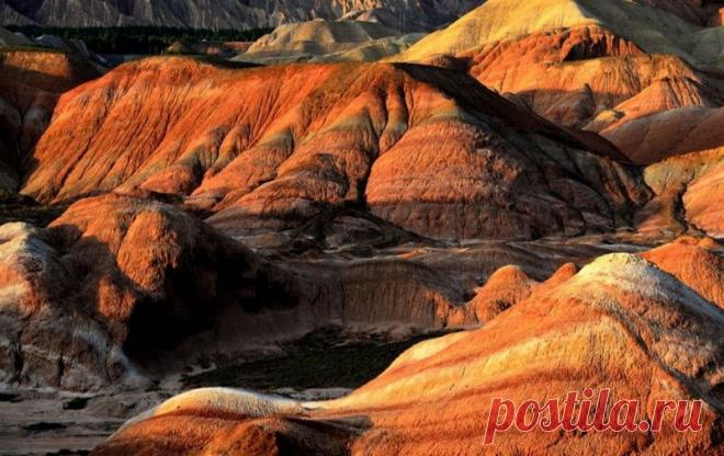 Цветные горы: очередная загадка природы